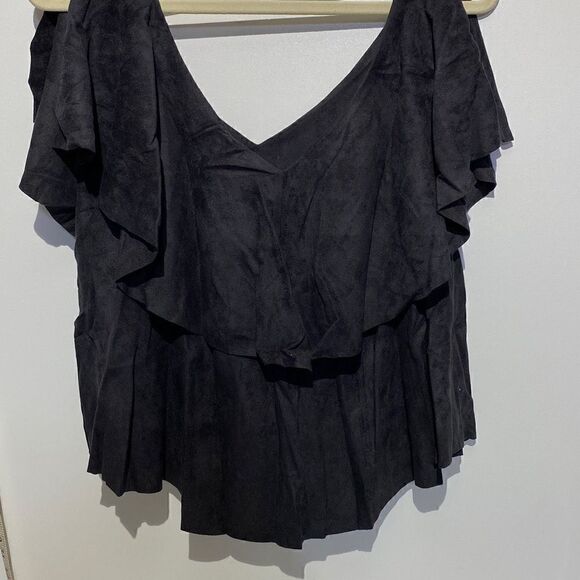 She + Sky Women's V-Neck Ruffled Cape Velvet Top Black Size L New With Tags - Picture 7 of 10